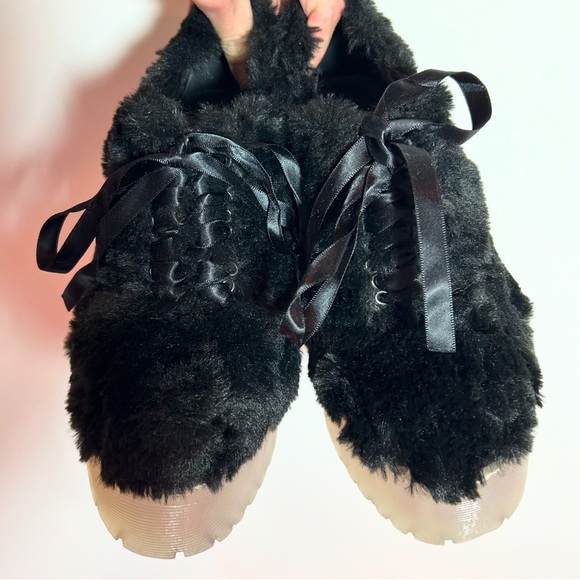 🖤🖤🖤 Jeffrey Campbell Fuzzed fuzzy fuzz black booties with clear platform - Picture 3 of 9
